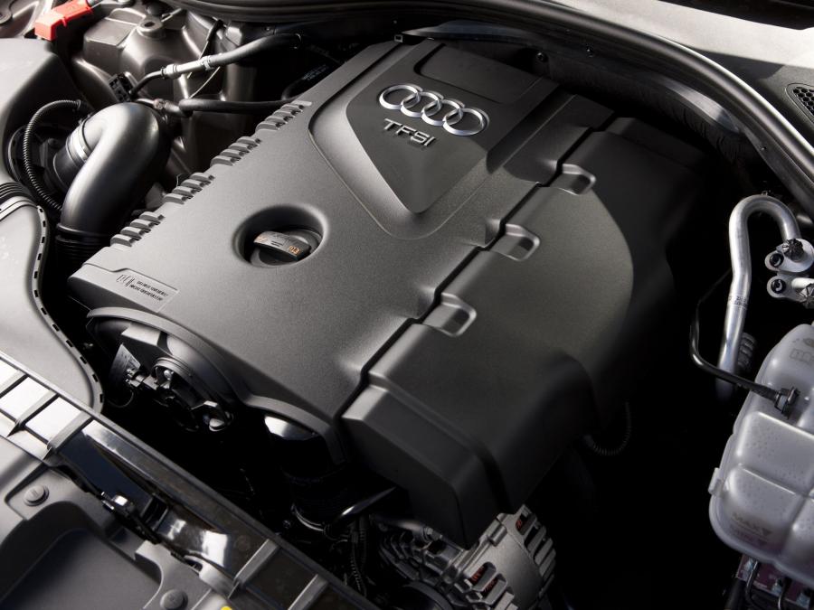 Моторный отсек Audi A6 2.0T Avant (4G, C7) 2011 года  (AU) (фото 5 из 9)